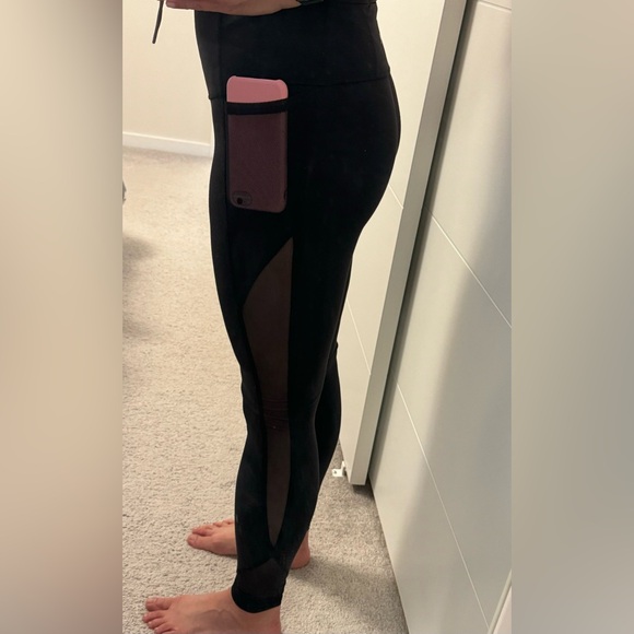 Lululemon leggings with mesh design, 28”, size 4 - Picture 4 of 4